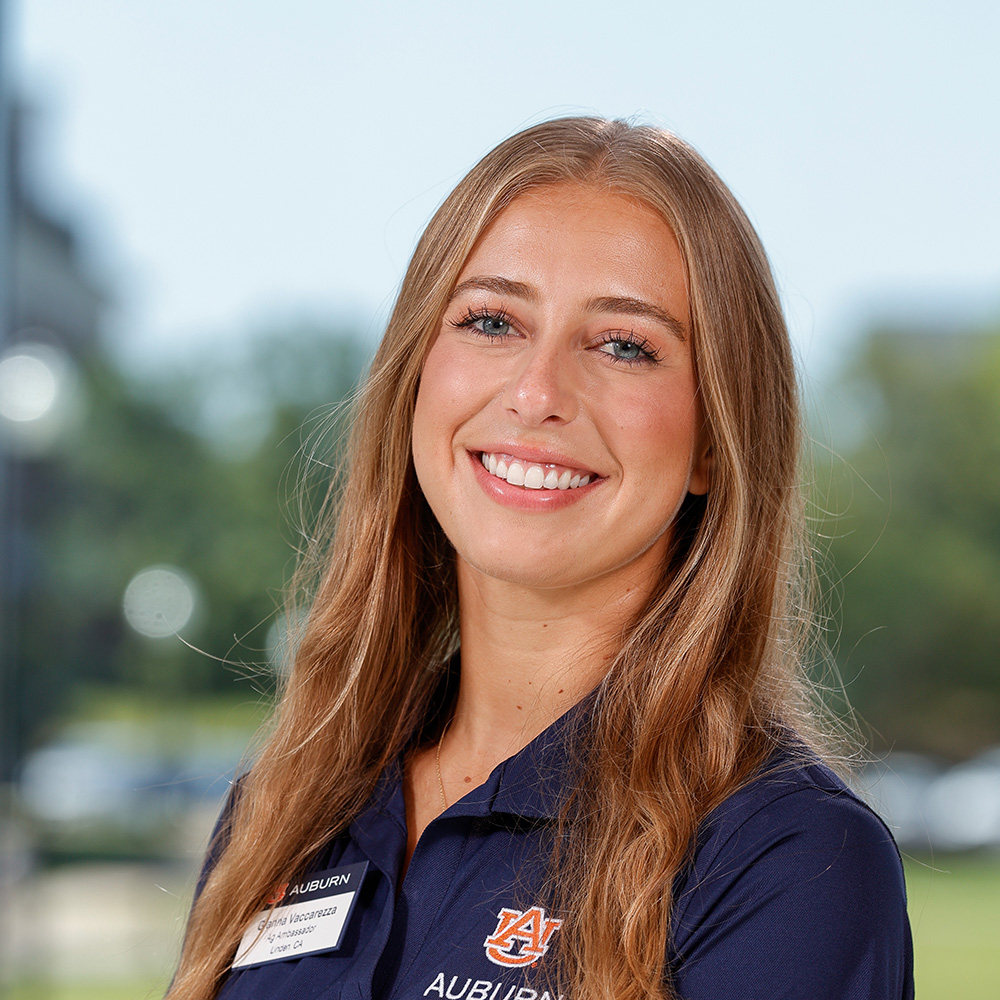 Gianna Vaccarezza headshot