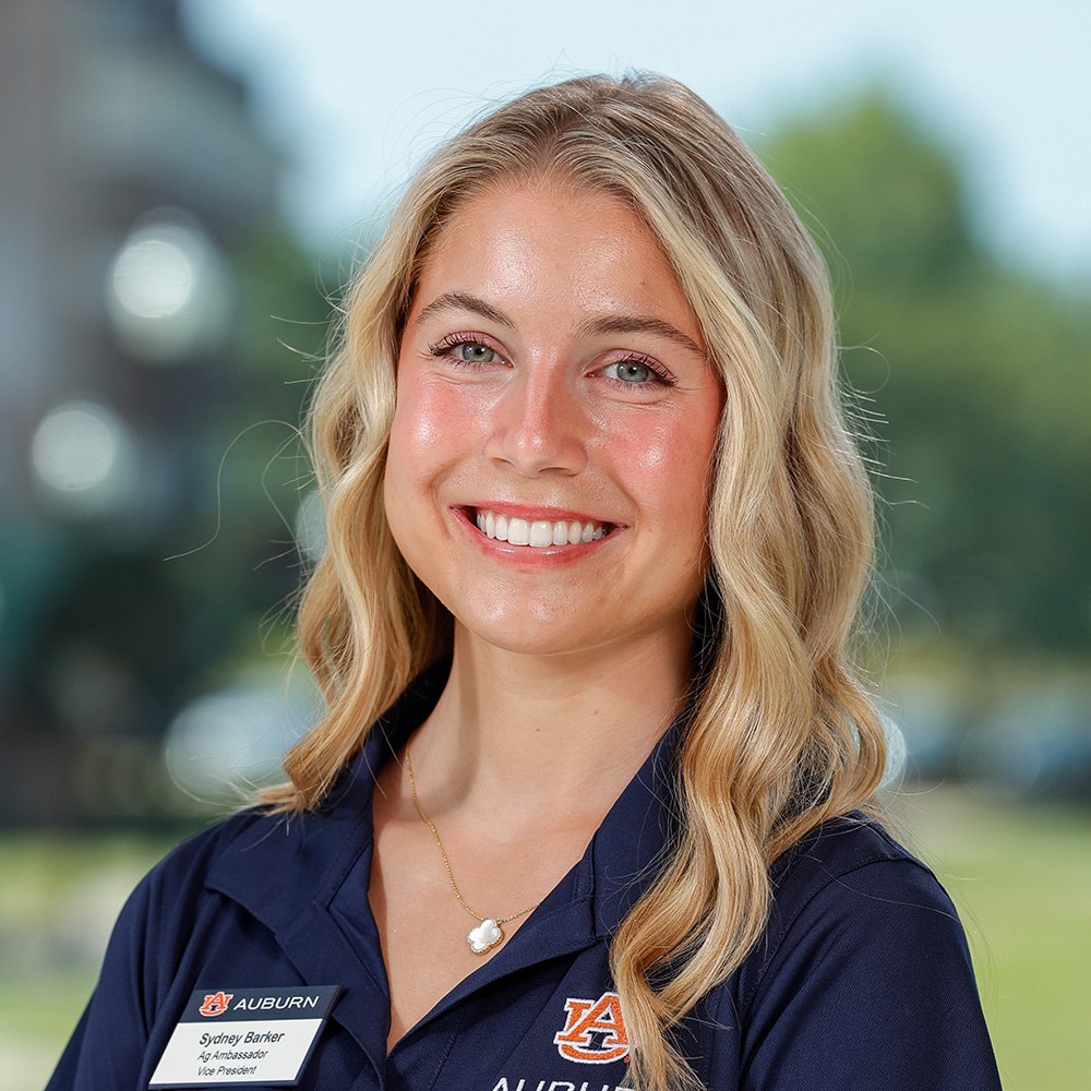 Sydney Barker headshot