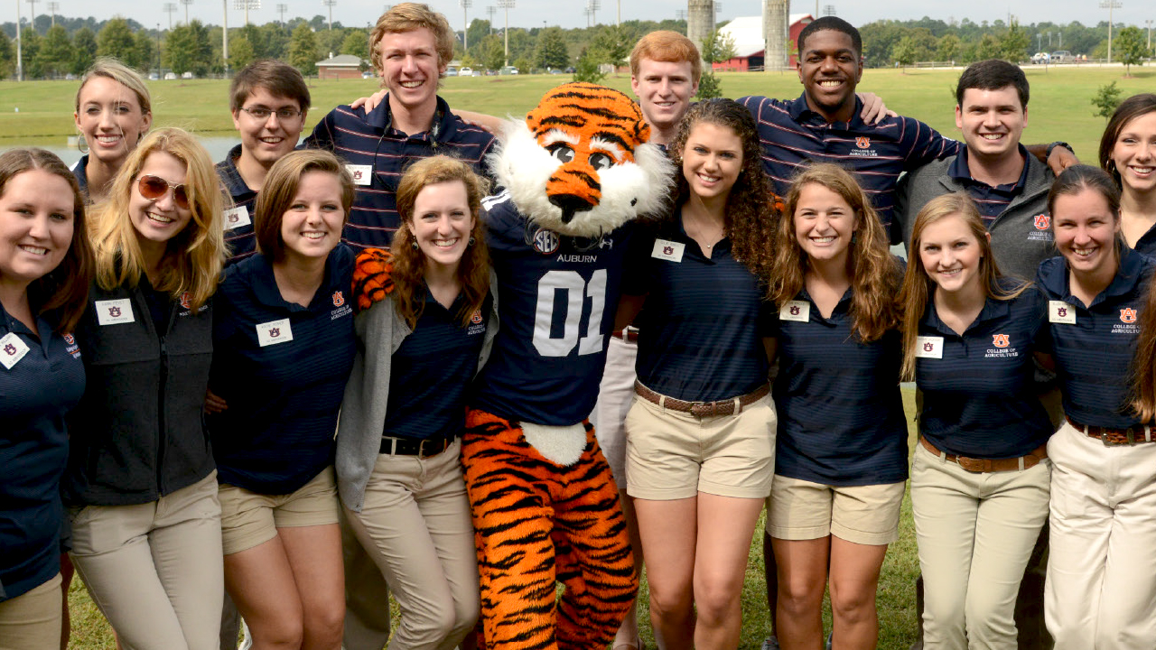 COA Student Leadership, Ag Ambassadors group photo with Aubie the Tiger