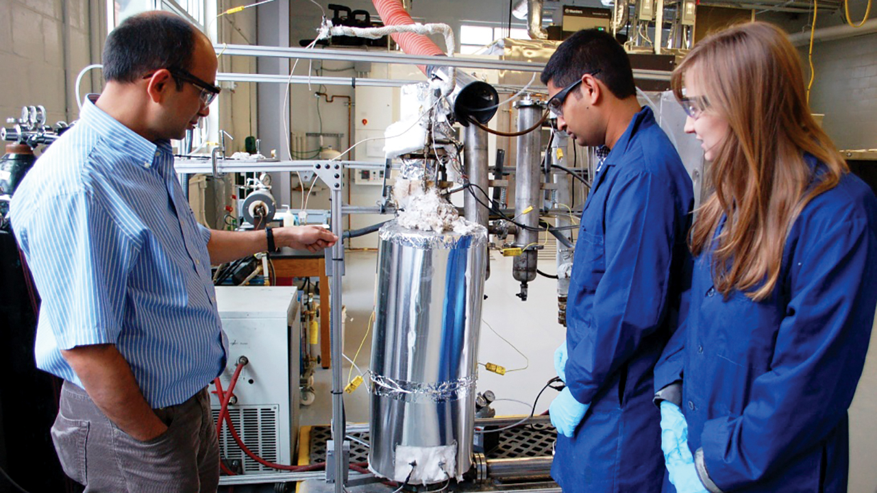 Sushil-Auburn-Biosystems-Engineering-Students-in-Lab