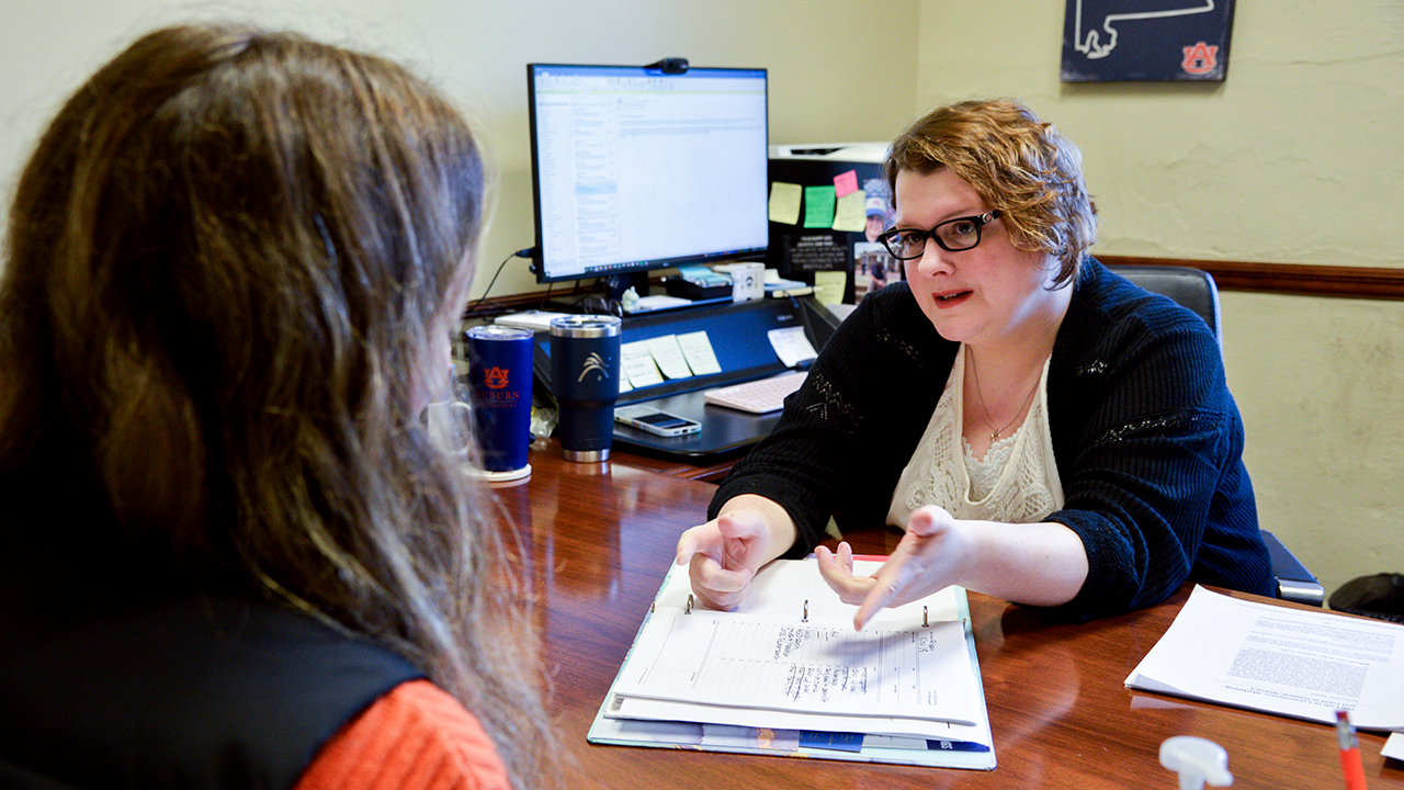 Amy Brock talks to student about changing class, Auburn COA Advisor, Student Services
