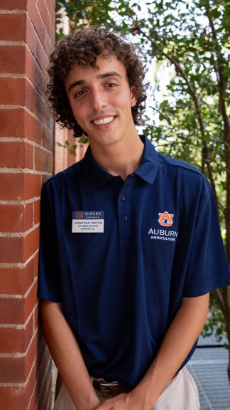 Jonathan-Parten-Ag-Ambassador-Auburn-college-student-Headshot-20230812-04116-vert