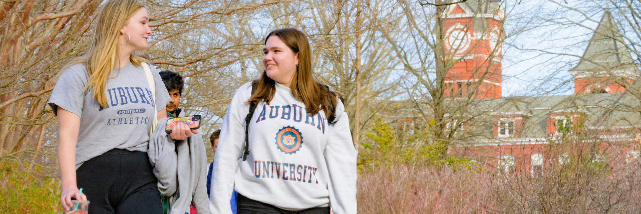 Auburn campus scene of students at, Thatch concourse with Samford Hall in the background © Auburn University Photographic Services 2024