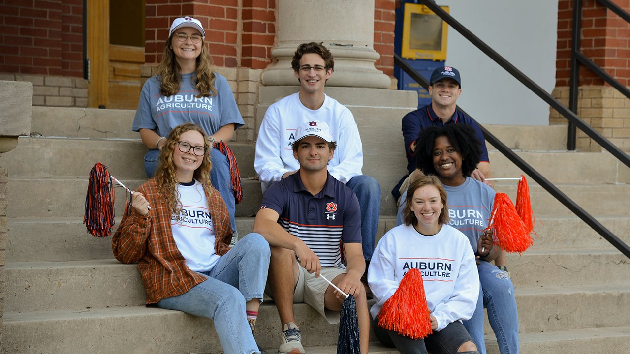 Auburn Agriculture students on the steps of Comer Hall with Auburn Ag apparel 