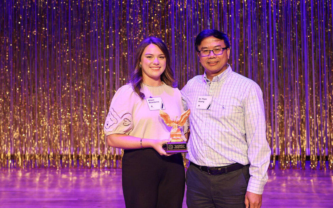 Boardwine receives student employee of the year award
