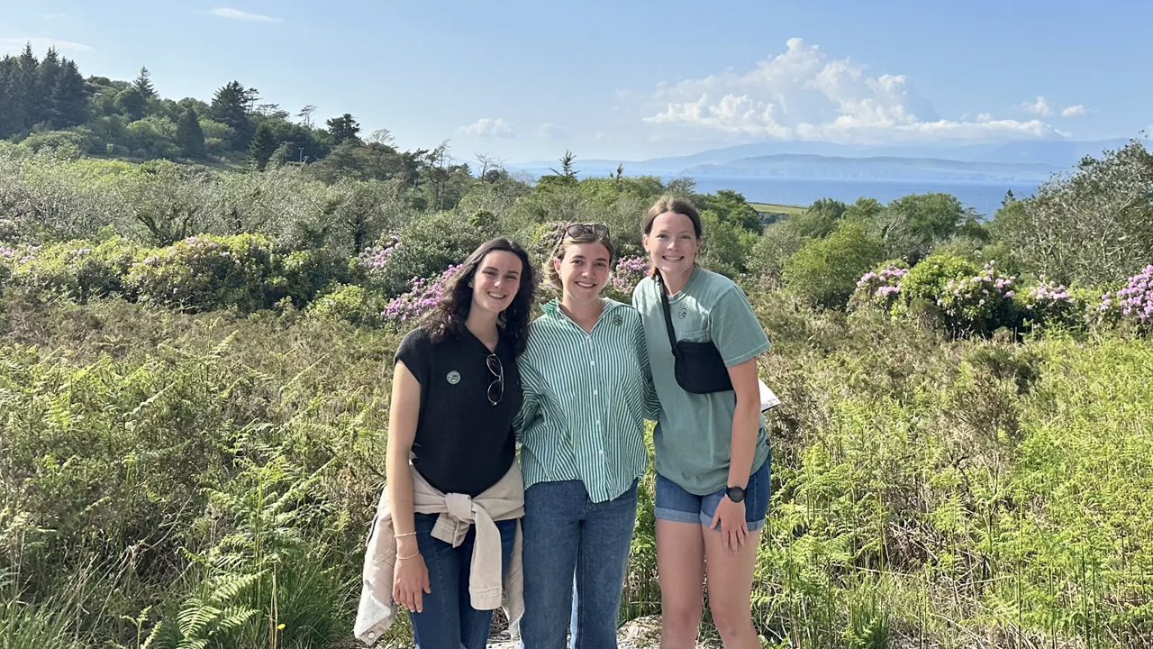 Auburn-Agriculture-Bham-Now-Horticulture-Internship Hannah Chancellor and other Auburn students during a horticulture study abroad trip to Ireland